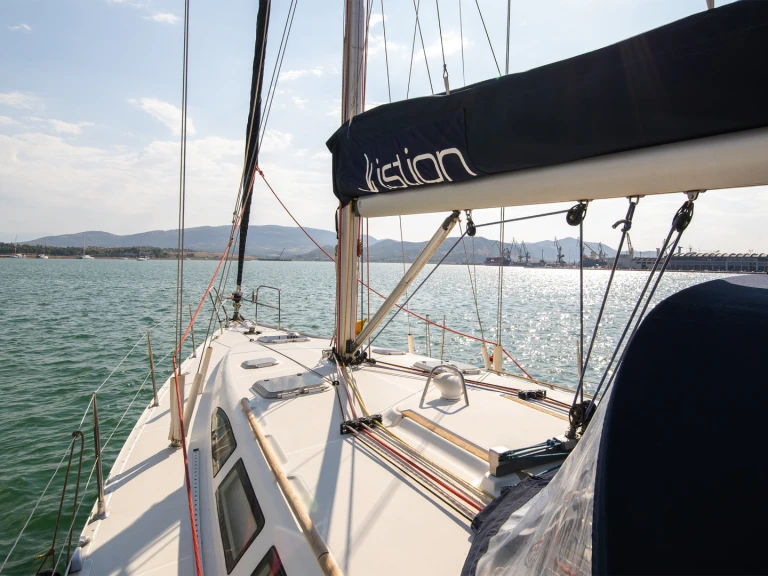 Charter a Jeanneau Sun Odyssey 43 in Deme of Volos on Samboat