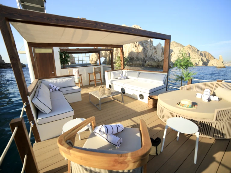 Charter a Custom Made 35 in Cabo San Lucas on Samboat