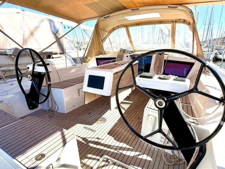 Sailboat to hire Marseille at the best price