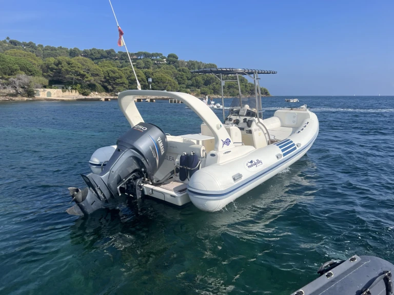 Hire a Nuova Jolly King 750 Saint-Tropez