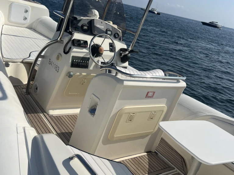 Hire RIB with or without skipper Nuova Jolly Saint-Tropez