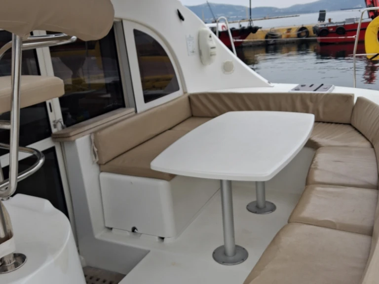 Hire Catamaran with or without skipper Lagoon Paros Port
