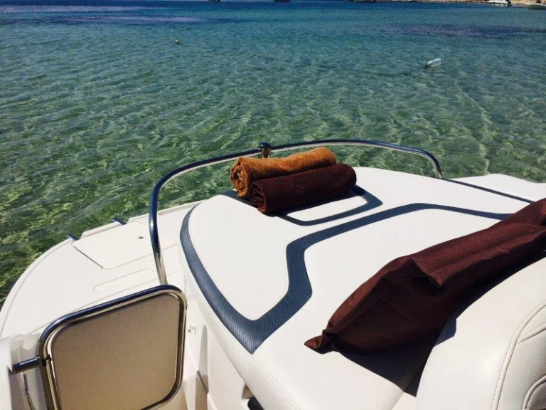 Charter a Monterey Monterey 278 in Ibiza Town on Samboat