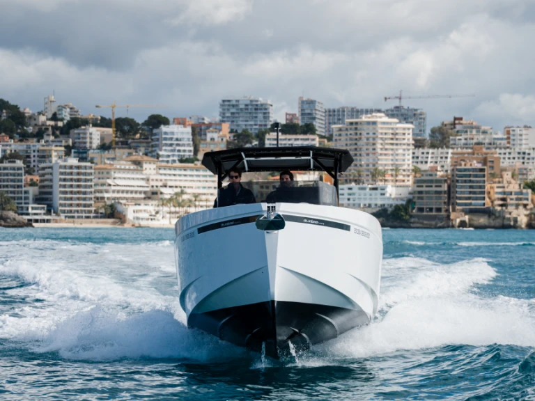 Hire Motorboat De Antonio with a boat licence