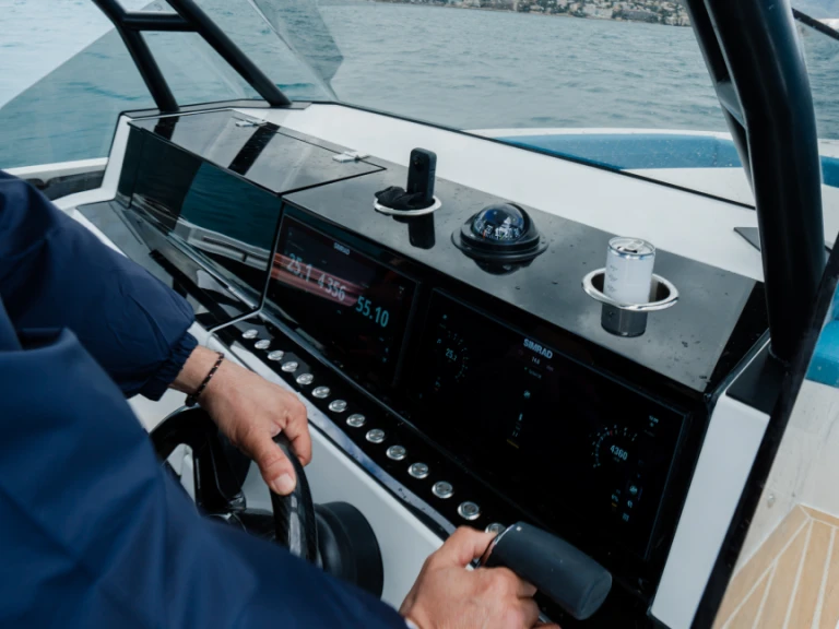 Motorboat to hire Marina Botafoch at the best price