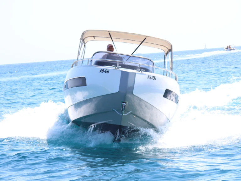 Yacht charter El Toro - Invictus  280 GT on SamBoat