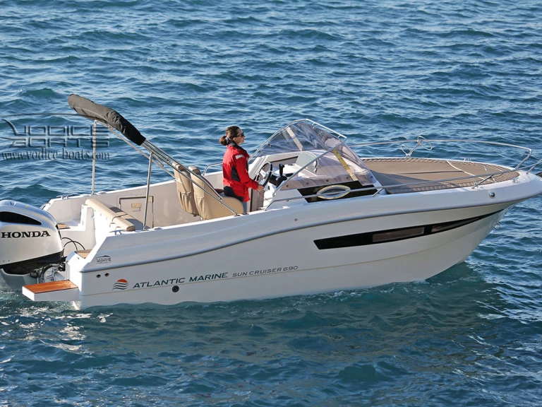 Motorboat hire in Šibenik - Atlantic 690 sun cruiser