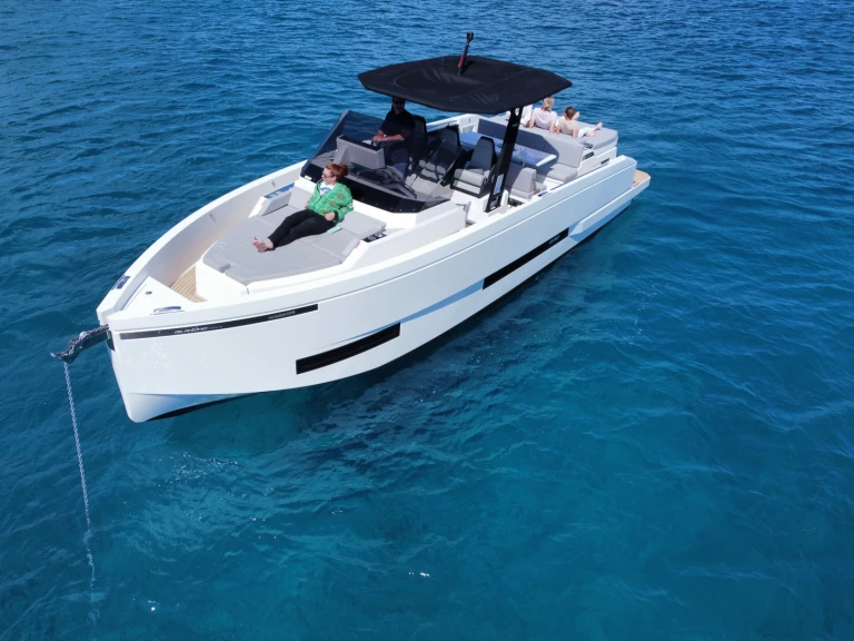 Yacht charter Marina Botafoch - De Antonio D32 on SamBoat