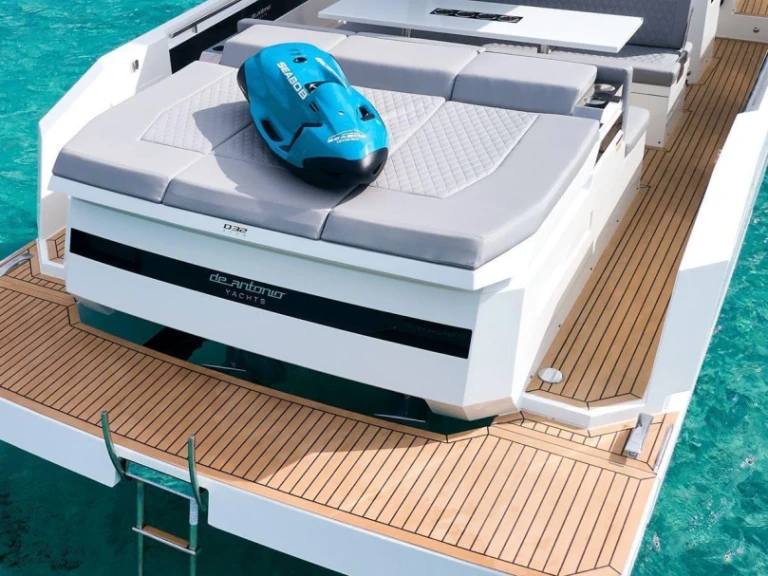 Motorboat hire in Marina Botafoch - De Antonio D32