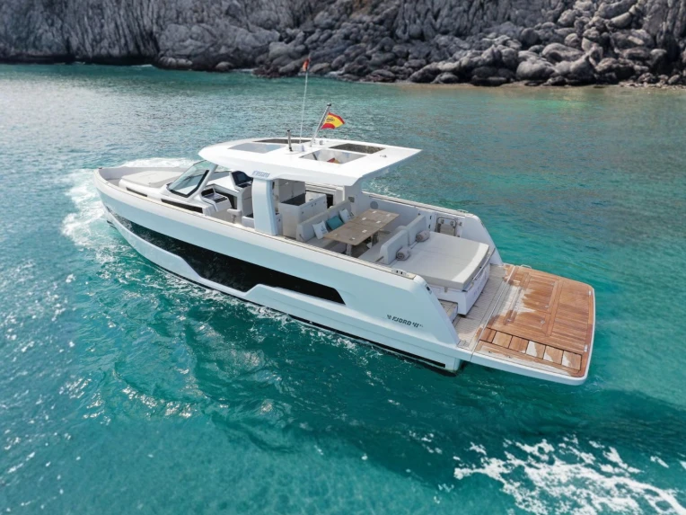 Hire Motorboat Fjord with a boat licence