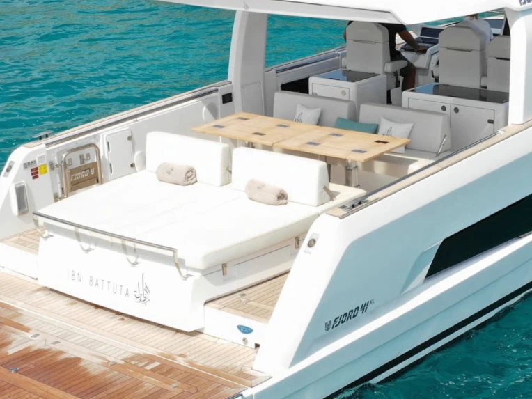 Motorboat to hire Santa Eulària des Riu at the best price