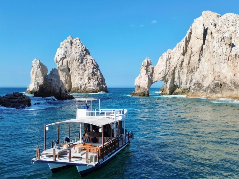 Hire Motorboat Custom Made with a boat licence