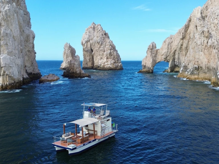 Hire Motorboat Custom Made with a boat licence