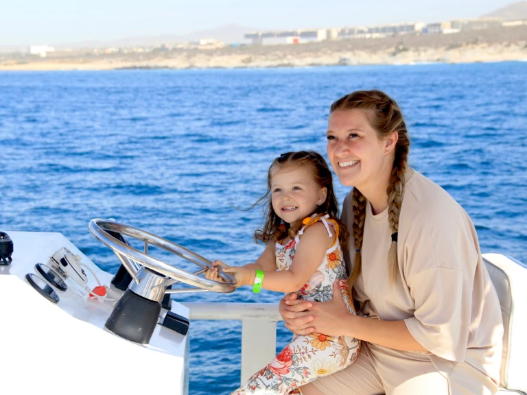 Charter a Custom Made 32 in Cabo San Lucas on Samboat