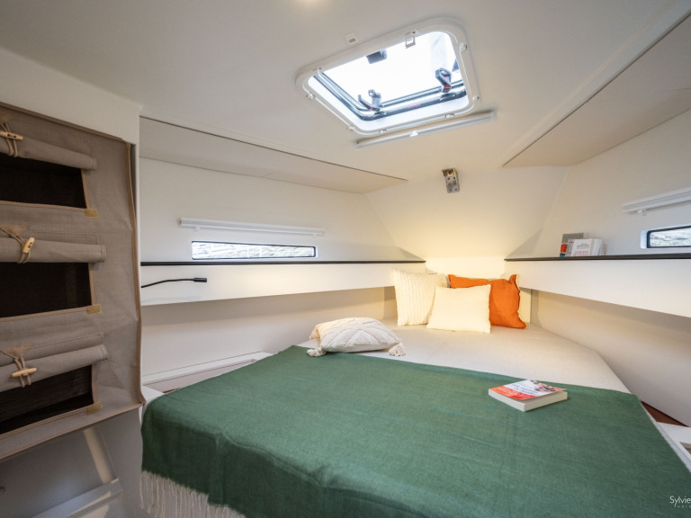 Charter a RM RM 1080 in Marseille on Samboat