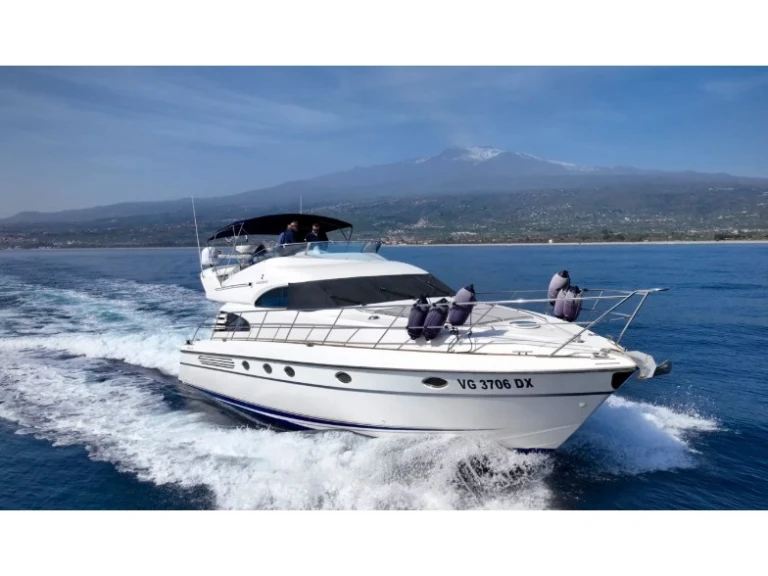 Yacht hire Provincia di Messina cheap Fairline 55 Fly