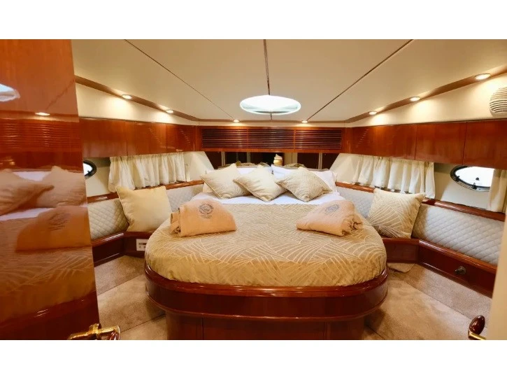 Motorboat hire in Provincia di Messina - Fairline Fairline 55 Fly