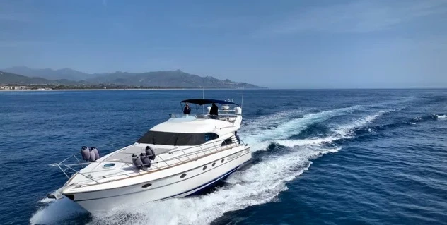 Hire Motorboat with or without skipper Fairline Riposto