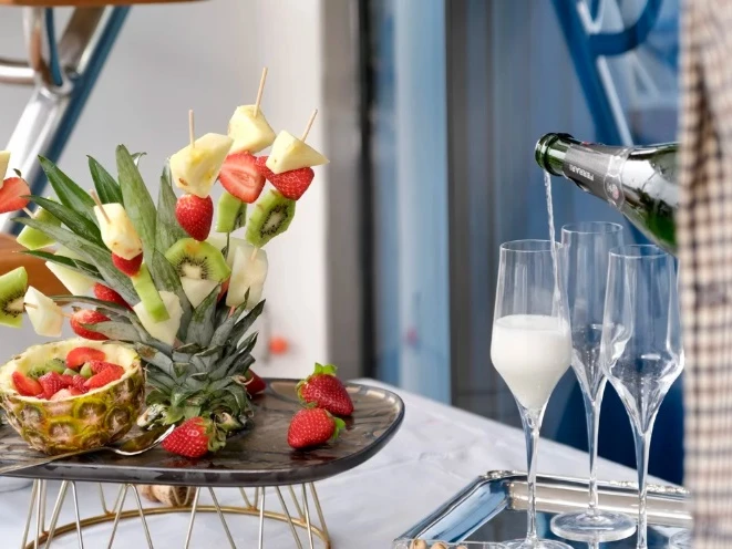 Hire a Fairline Fairline 55 Fly Galati Mamertino