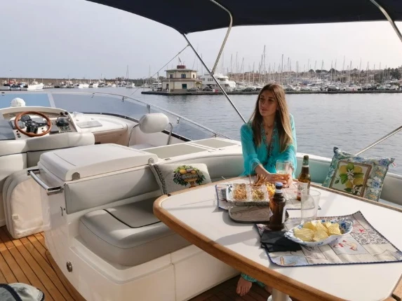 Motorboat hire in Milazzo - Fairline Fairline 55 Fly