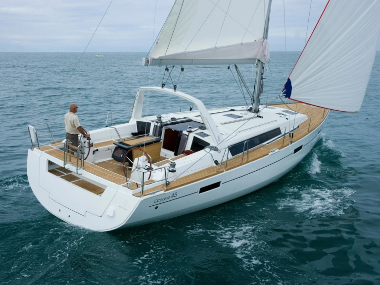 Sailboat hire in Cagliari - Bénéteau Oceanis 45