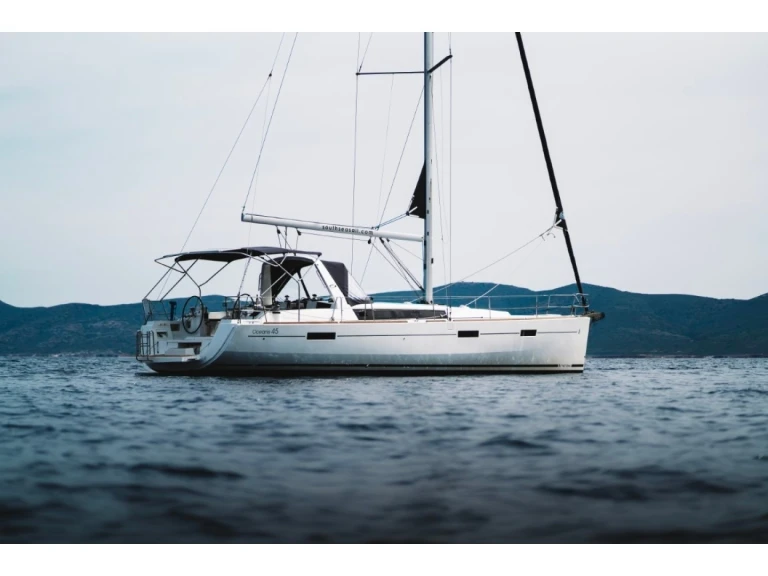 Charter a Bénéteau Oceanis 45 in Cagliari on Samboat