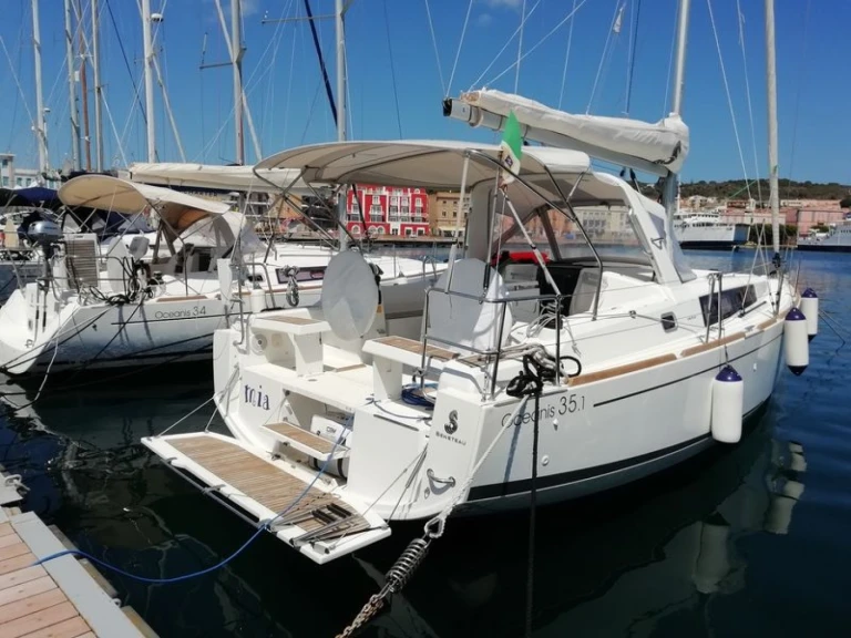 Yacht charter Cagliari - Bénéteau Oceanis 35.1 on SamBoat