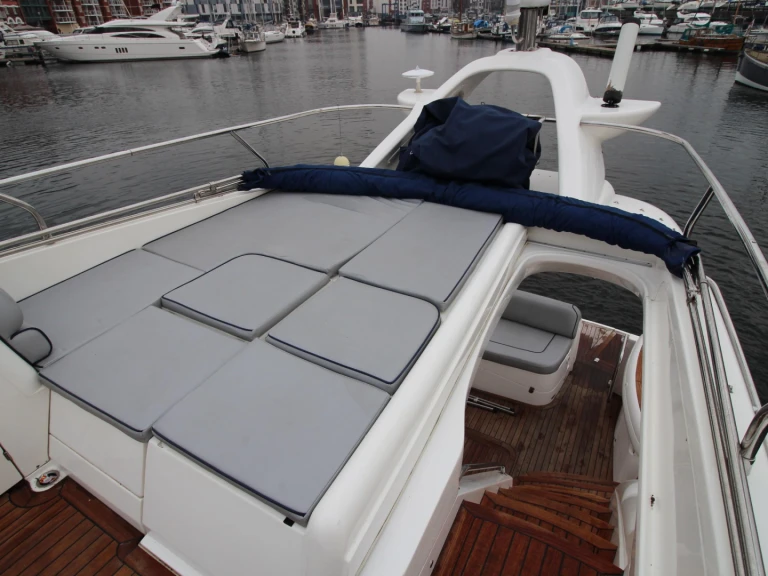 Yacht charter Menton - Sealine T47 on SamBoat
