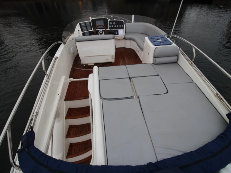 Yacht hire Menton cheap T47