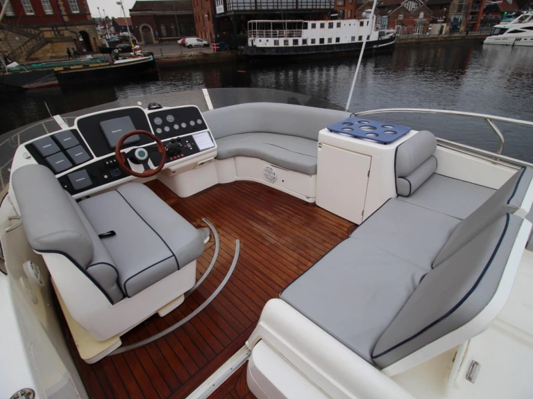 Luxury Yacht hire in Menton - Sealine T47