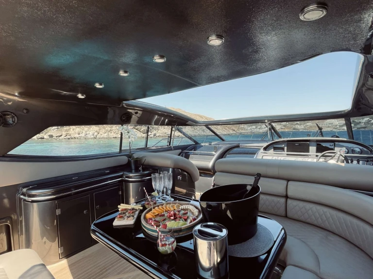 Yacht charter Piraeus - Sunseeker 007 on SamBoat