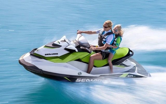 Hire Luxury Yacht with or without skipper Ferretti Mykonos (Island)