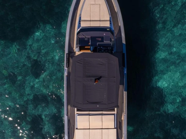 Yacht charter Ibiza Town - De Antonio d36 on SamBoat
