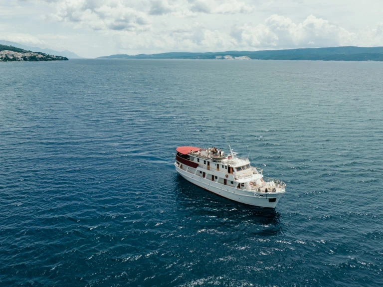 Motorboat hire in Omiš - Betina Wooden Boat