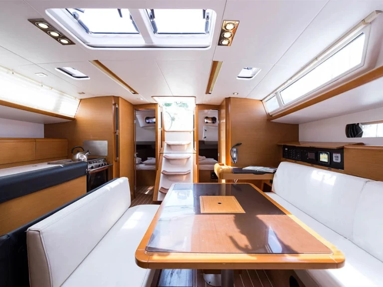 Sailboat hire in Alimos - Jeanneau Sun Odyssey 469