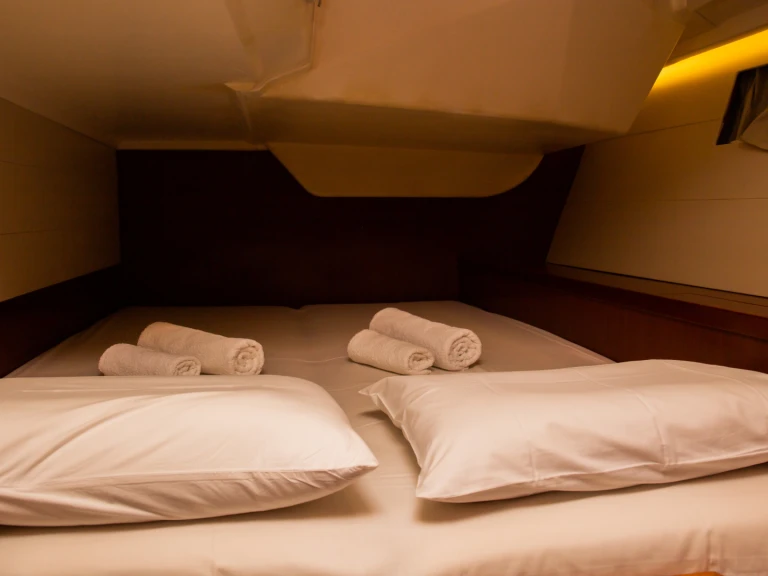 Hire a Bénéteau Oceanis 48 Kavála