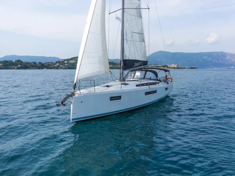Charter a Jeanneau Sun Odyssey 410 in Alimos on Samboat