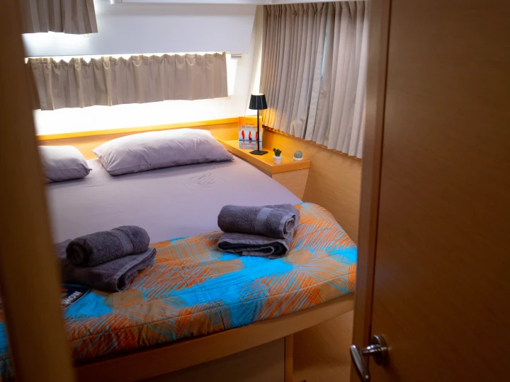 Hire Catamaran Lagoon with a boat licence