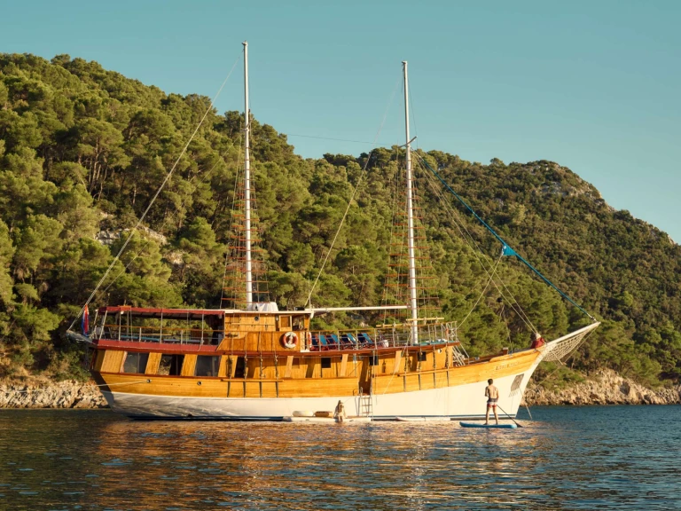 Luxury Yacht hire in Split - Custom MOJA MAJA