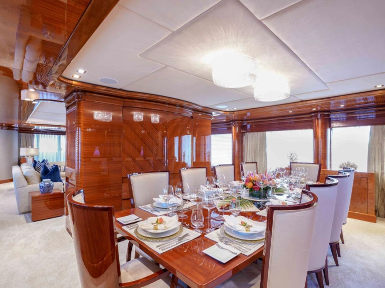 Hire Luxury Yacht Trinity Yachts with a boat licence