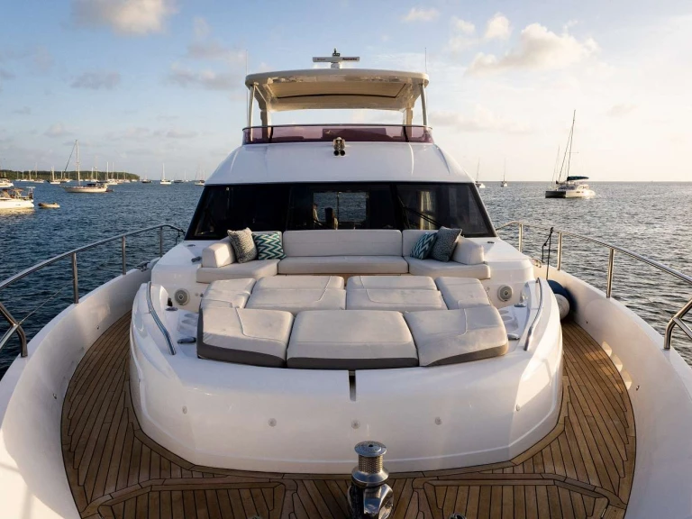 Hire Luxury Yacht Princess, UK with a boat licence