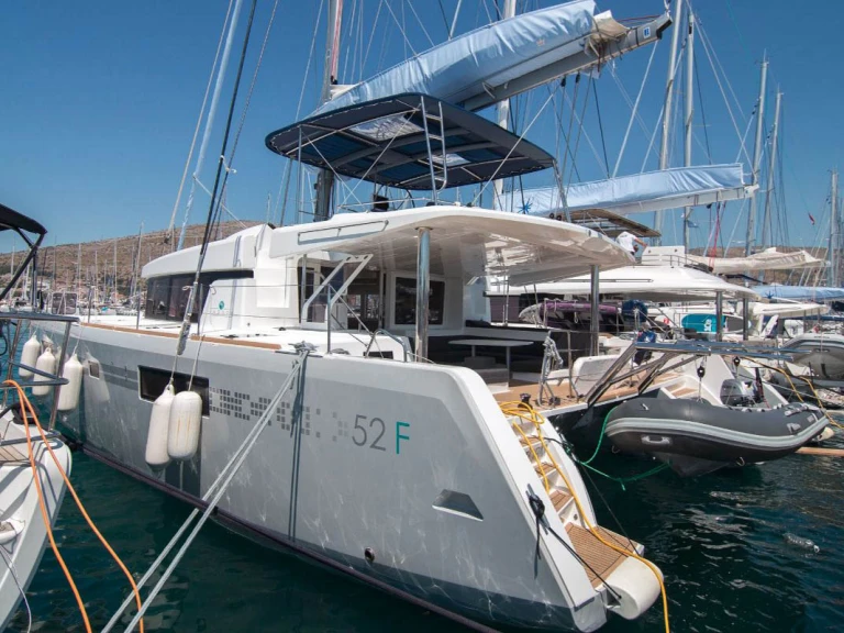 Hire Catamaran with or without skipper Lagoon Praslin Island