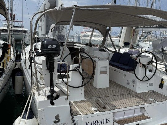 Yacht hire Alimos cheap Oceanis 37.1