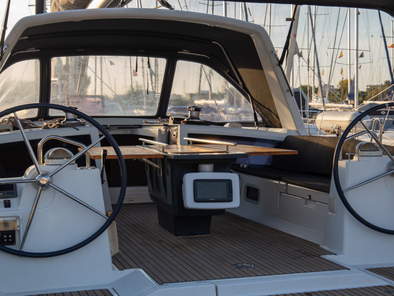 Charter a Bénéteau Oceanis 48 in Kavála on Samboat