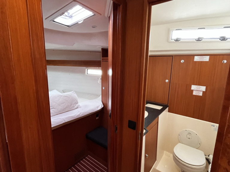 Sailboat hire in Drage - Bavaria Cruiser 45