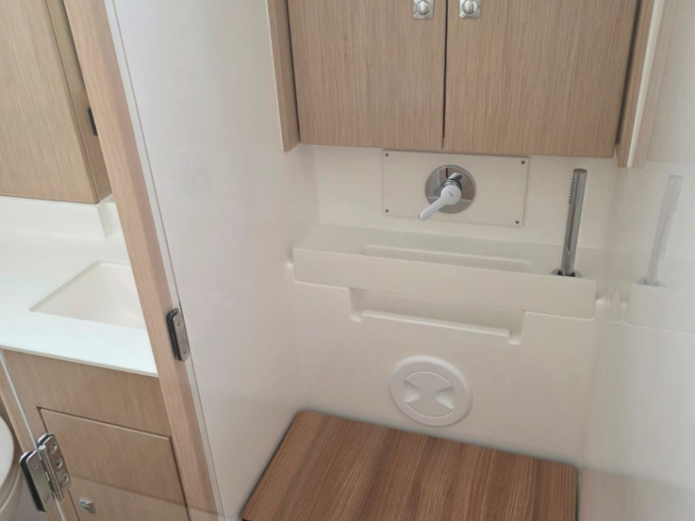 Hire a Bavaria Bavaria C57 Volos