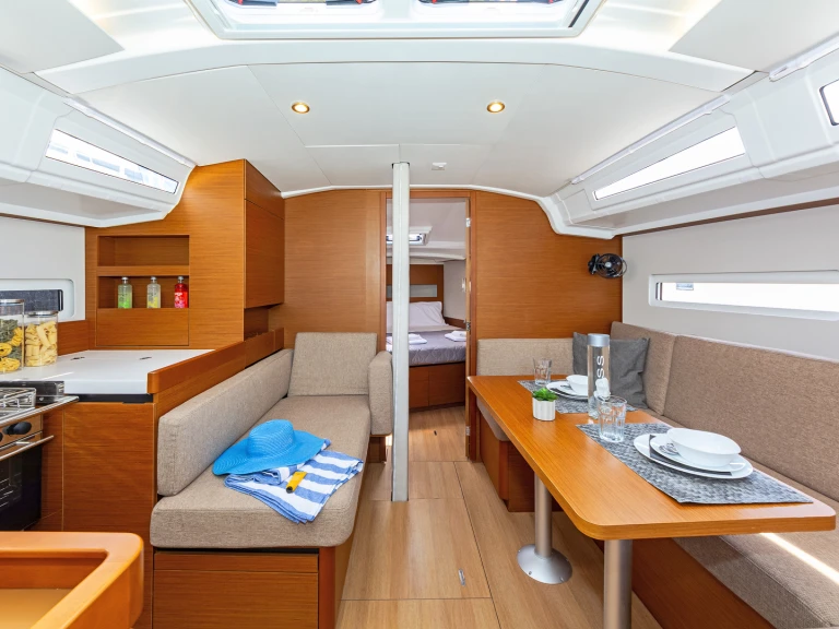 Sailboat hire in Alimos - Jeanneau Sun Odyssey 410