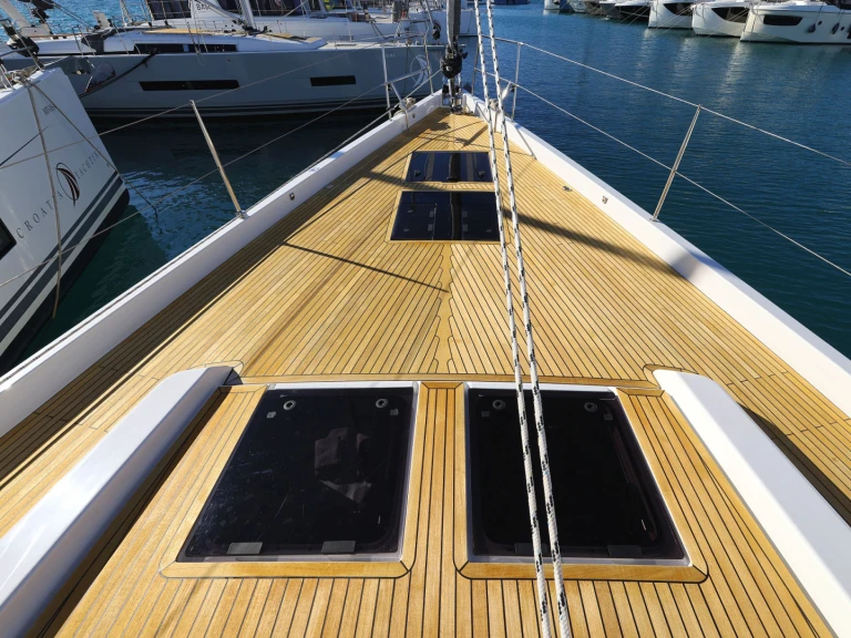 Sailboat to hire Seget Donji at the best price