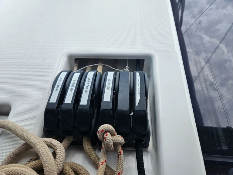 Sailboat hire in Frenchtown - Dufour Dufour 430