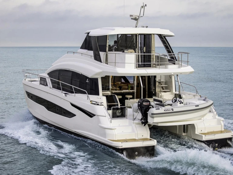 Hire Motorboat Aquila with a boat licence